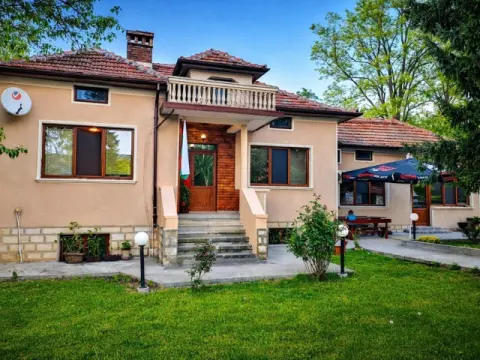 Къщи за гости Маарата, Ловеч