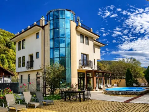 Хотел Зорница, Рибарица