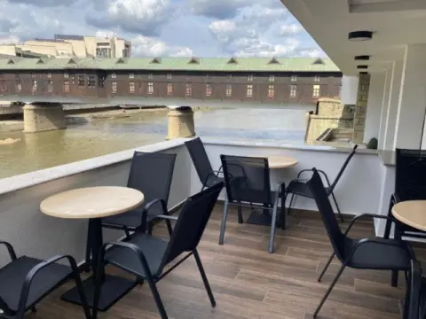 Хотел Покрит мост, Ловеч
