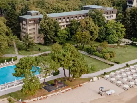 Хотел Лотос, Ривиера