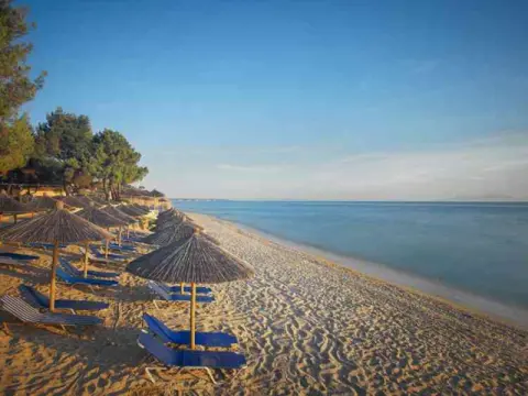 Portes Beach Hotel, Касандра