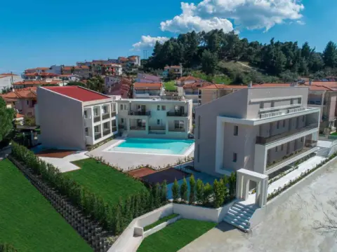 Mirablue Luxury Residences, Касандра