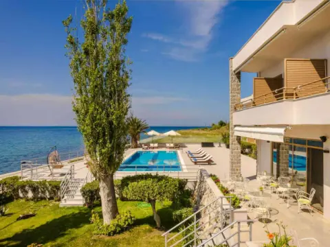 Niki Beach Hotel, Самотраки